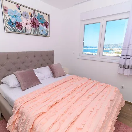 Seaside Apartment *