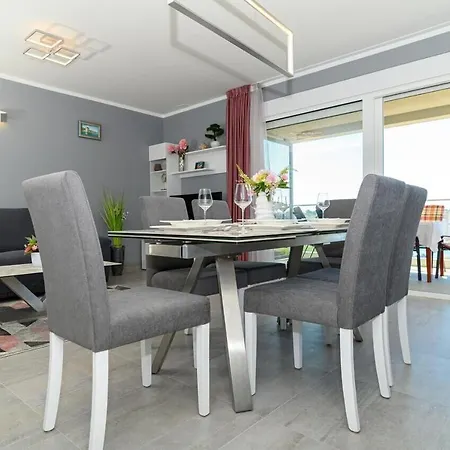 Seaside Apartment *